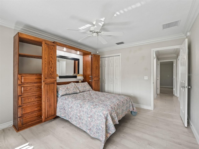 2620 Persimmon Loop, The Villages, FL 32162 - bedroom with a closet, light wood-type flooring, ornamental molding, and a ceiling fan