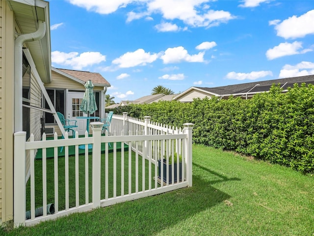 2620 Persimmon Loop, The Villages, FL 32162 - fenced yard with a sunroom