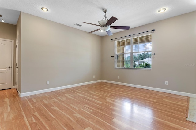 1892 Sanderling Dr, Clermont, FL 34711 - spare room featuring light wood-style floors, a ceiling fan, a textured ceiling, and recessed lighting