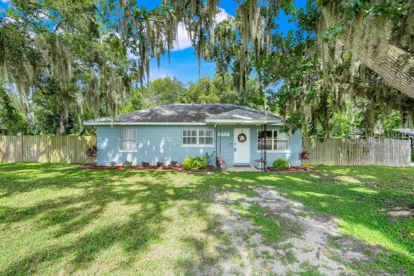 300 N Lake Ave, Leesburg, FL 34748 - photo 1