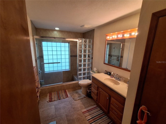 29205 Old Ml E, Tavares, FL 32778 - full bath featuring tiled shower and vanity