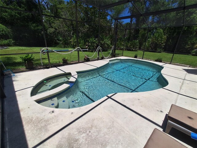 29205 Old Ml E, Tavares, FL 32778 - view of swimming pool featuring a pool with connected hot tub, a yard, a patio area, and glass enclosure