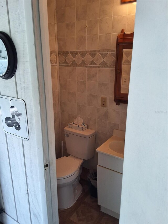 29205 Old Ml E, Tavares, FL 32778 - half bathroom featuring vanity and tile walls