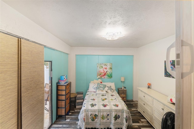 149 Shiloh Ave, Lady Lake, FL 32159 - bedroom with dark wood-type flooring and a textured ceiling