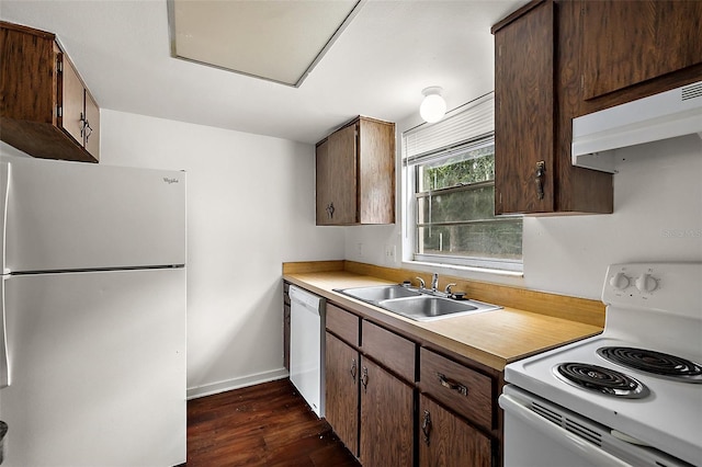 600 W Oak Terrace Dr, Leesburg, FL 34748 - kitchen featuring white appliances, under cabinet range hood, dark wood-style flooring, light countertops, and dark brown cabinetry
