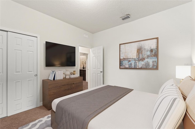 120 Citrus Isle St, Davenport, FL 33837 - bedroom featuring carpet floors and a textured ceiling