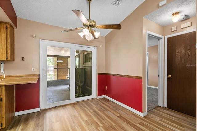 461 Kee St, Apopka, FL 32712 - unfurnished dining area with a textured ceiling, light wood finished floors, and ceiling fan