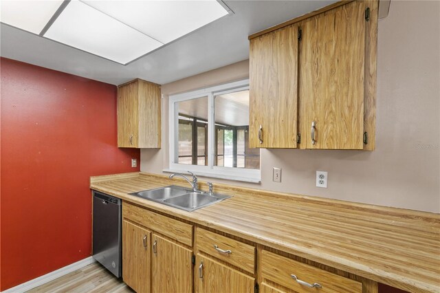 461 Kee St, Apopka, FL 32712 - kitchen with dishwasher, light countertops, and light wood-style flooring