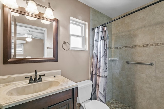 461 Kee St, Apopka, FL 32712 - full bath with vanity, tiled shower, and ceiling fan