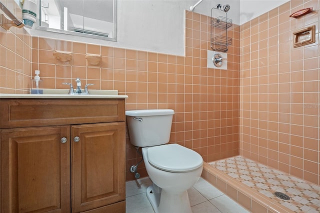 138 W 52nd St, Hialeah, FL 33012 - bathroom featuring a tile shower, tile patterned flooring, vanity, and tile walls