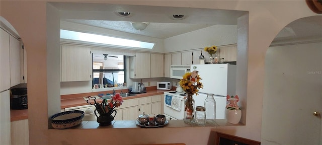 13420 Debbie Ln, Clermont, FL 34715 - kitchen featuring white appliances, arched walkways, and ceiling fan