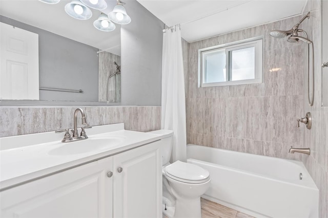 11326 Yellowwood Ln, Port Richey, FL 34668 - bathroom with vanity and shower / bath combo with shower curtain