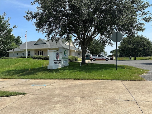 49 White Horse Way, Groveland, FL 34736 - view of front of house with a front lawn
