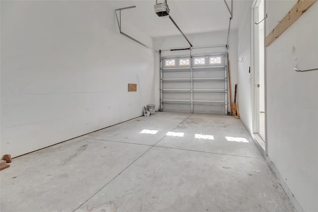 18139 Great Blue Heron Dr, Groveland, FL 34736 - garage featuring a garage door opener