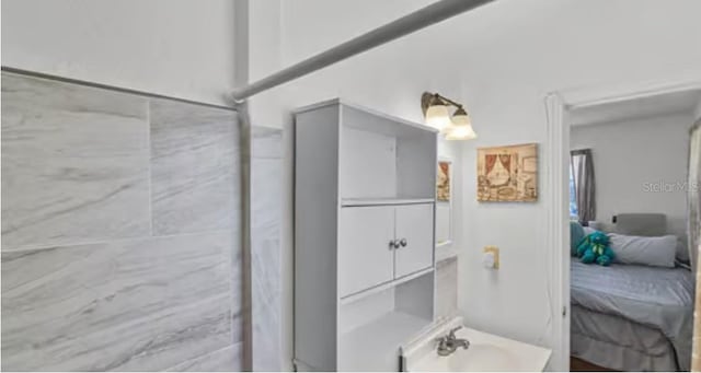 5912 Navajo Way, Orlando, FL 32807 - bathroom with ensuite bathroom and a sink