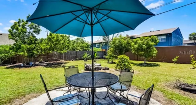 5912 Navajo Way, Orlando, FL 32807 - fenced backyard with a patio and outdoor dining area