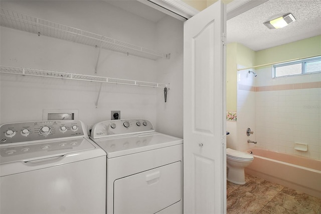 182 Palermo Pl, Lady Lake, FL 32159 - laundry area with washing machine and clothes dryer