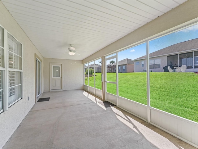 11092 SE 174th Loop, Summerfield, FL 34491 - unfurnished sunroom featuring a ceiling fan