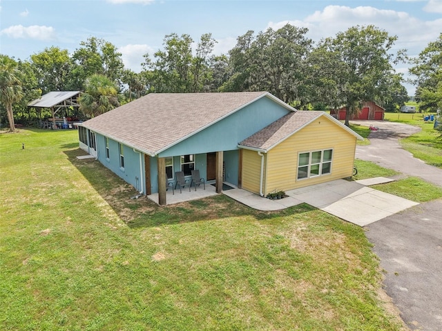 40535 Louise Rd, Umatilla, FL 32784 - view of front of property with a shingled roof, driveway, and a front lawn