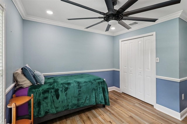 40535 Louise Rd, Umatilla, FL 32784 - bedroom featuring wood finished floors, recessed lighting, ornamental molding, a ceiling fan, and a closet