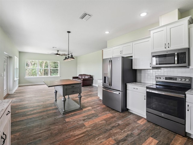 8567 Crk 635, Bushnell, FL 33513 - kitchen featuring stainless steel appliances, ceiling fan, open floor plan, dark wood-type flooring, and white cabinets