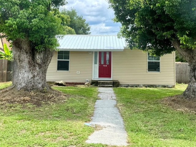 709 S Dixie Ave, Fruitland Park, FL 34731 - bungalow with a metal roof