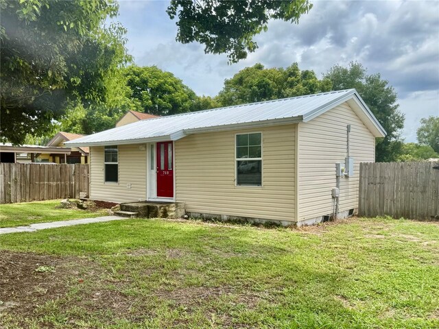 709 S Dixie Ave, Fruitland Park, FL 34731 - view of front of house with a metal roof