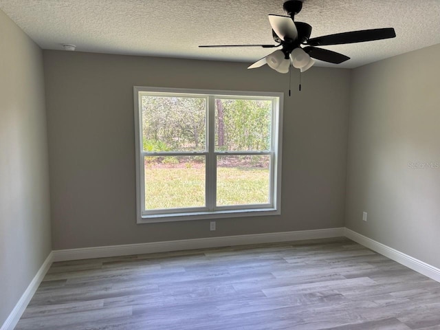 6805 N Sandborn Loop, Citrus Springs, FL 34433 - spare room featuring wood finished floors, a textured ceiling, a smoke detector, and ceiling fan