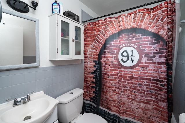 303 W Dicie Ave, Eustis, FL 32726 - bathroom with tile walls, curtained shower, and vanity