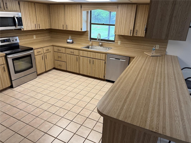 2747 County Road 615, Bushnell, FL 33513 - kitchen with appliances with stainless steel finishes, light tile patterned floors, and light countertops