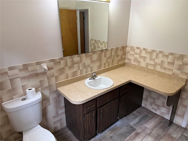2747 County Road 615, Bushnell, FL 33513 - half bathroom featuring vanity and tasteful backsplash