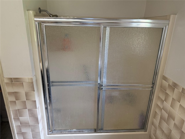 2747 County Road 615, Bushnell, FL 33513 - bathroom featuring an enclosed shower and tile walls