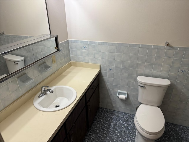 2747 County Road 615, Bushnell, FL 33513 - half bath with tile walls, vanity, and a wainscoted wall