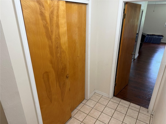 2747 County Road 615, Bushnell, FL 33513 - hall featuring baseboards and light tile patterned floors