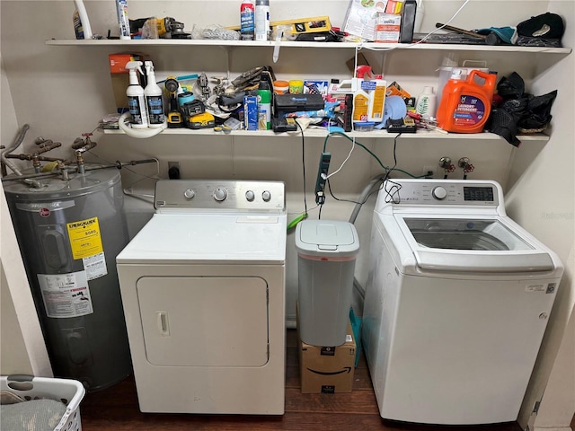 2747 County Road 615, Bushnell, FL 33513 - laundry area with water heater, washing machine and dryer, and dark wood-type flooring