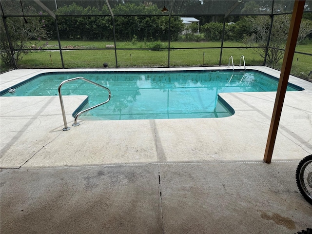 2747 County Road 615, Bushnell, FL 33513 - outdoor pool featuring glass enclosure, a patio area, and a yard