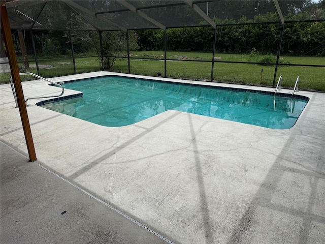 2747 County Road 615, Bushnell, FL 33513 - outdoor pool with a lanai, a patio area, and a yard
