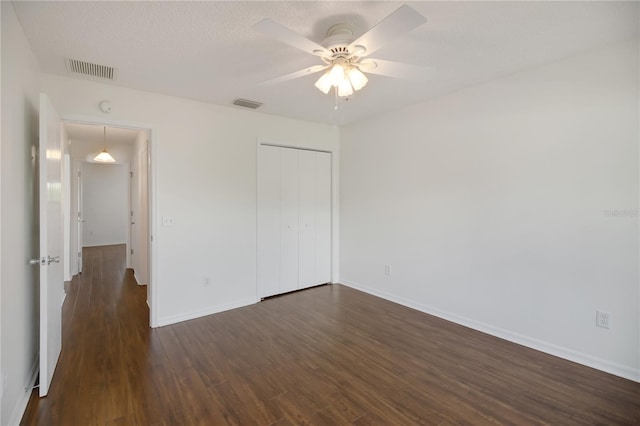 17707 SE 92nd Grantham Ter, The Villages, FL 32162 - unfurnished bedroom with dark wood-type flooring, a closet, and ceiling fan