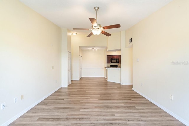 5518 Metrowest Blvd Unit 11-302, Orlando, FL 32811 - unfurnished living room featuring ceiling fan, light wood-type flooring, and vaulted ceiling