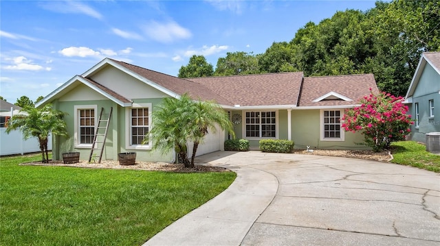 11746 Oswalt Rd, Clermont, FL 34711 - single story home featuring stucco siding, driveway, an attached garage, a front yard, and a shingled roof