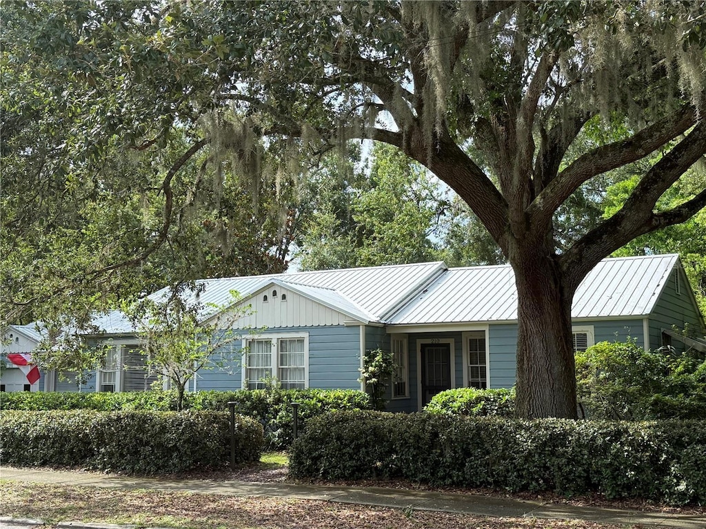 210 W 11th Ave, Mount Dora, FL 32757 - photo 1