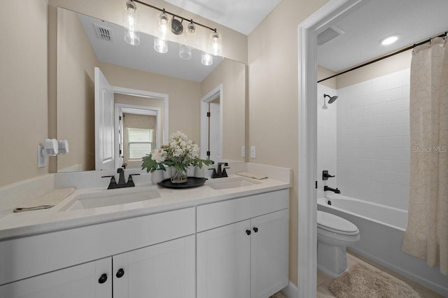 3916 Southern Vista Loop, Saint Cloud, FL 34772 - full bath featuring double vanity and shower / bath combo