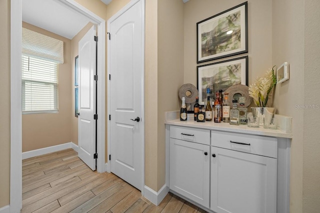 3916 Southern Vista Loop, Saint Cloud, FL 34772 - indoor dry bar with light wood-type flooring and baseboards
