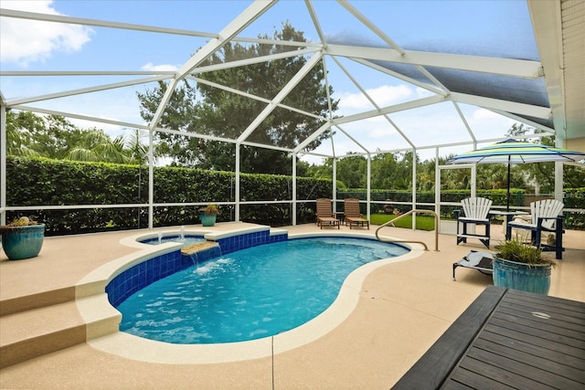 17525 SE 111th Cir, Summerfield, FL 34491 - view of swimming pool with a patio area, a pool with connected hot tub, and glass enclosure