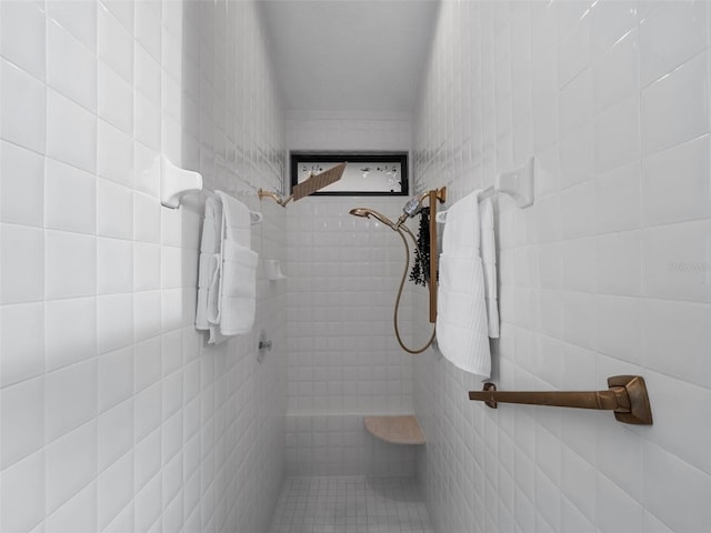 1978 Brantley Cir, Clermont, FL 34711 - full bath featuring tiled shower and tile walls