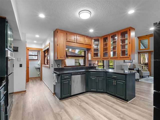 1978 Brantley Cir, Clermont, FL 34711 - kitchen with appliances with stainless steel finishes, dark countertops, a peninsula, light wood-style floors, and recessed lighting