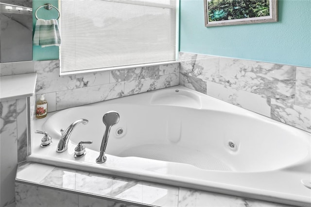 7811 Laurel View Dr, Mount Dora, FL 32757 - bathroom featuring a whirlpool tub