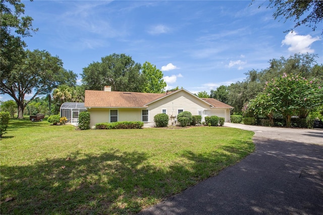 14933 Thoroughbred Ln, Montverde, FL 34756 - single story home featuring driveway, a front yard, a chimney, and an attached garage