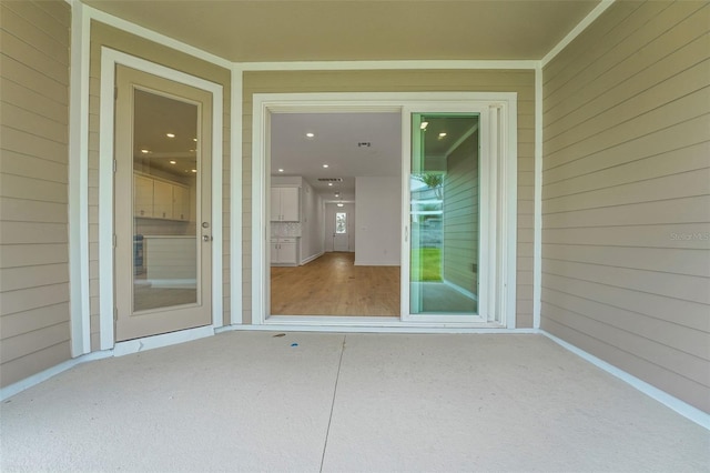 991 Fiesta Key Cir, Lady Lake, FL 32159 - property entrance