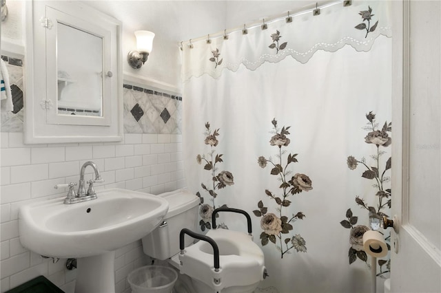 709 Daphne Ave, Umatilla, FL 32784 - bathroom with tile walls, a shower with shower curtain, and decorative backsplash